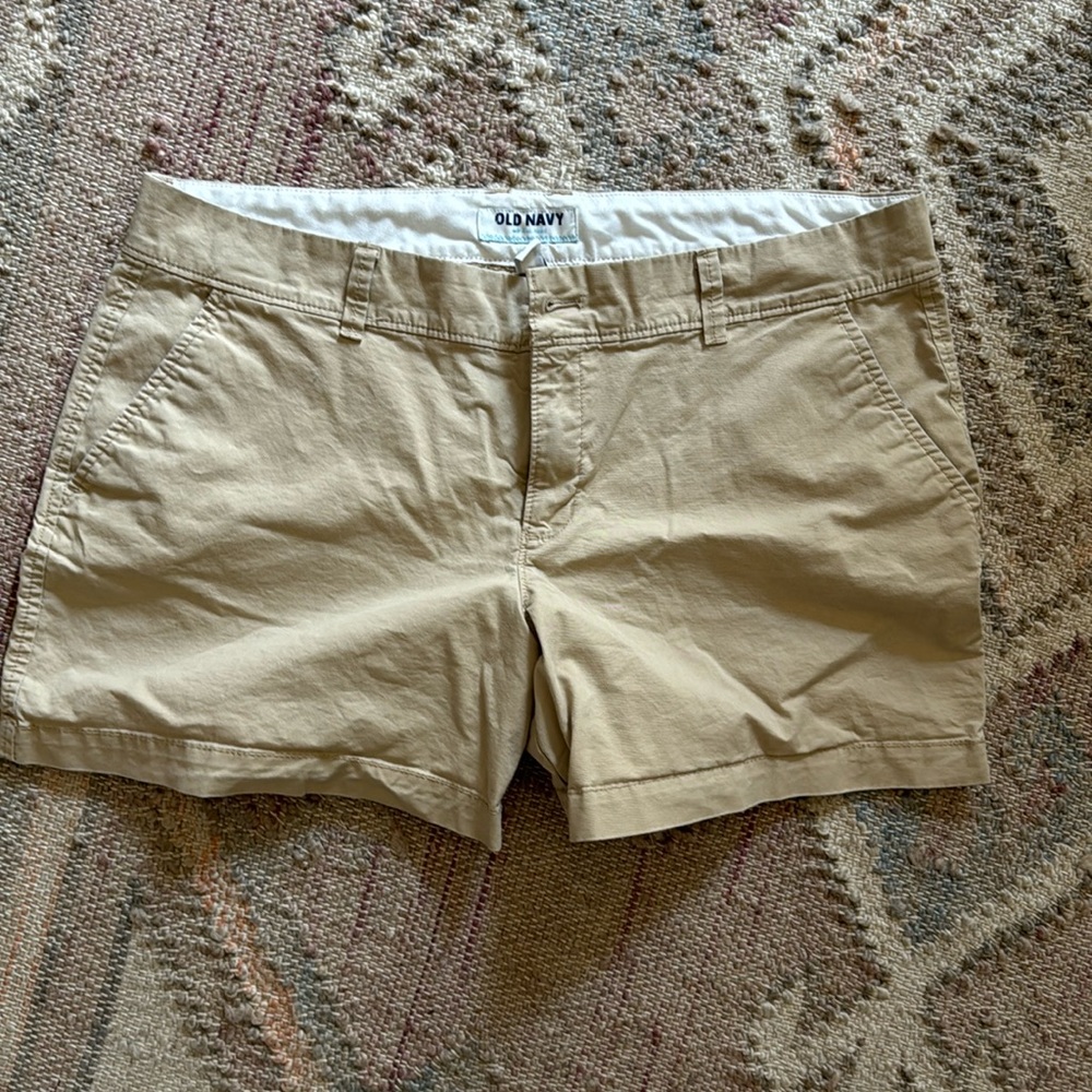 Khaki short shorts